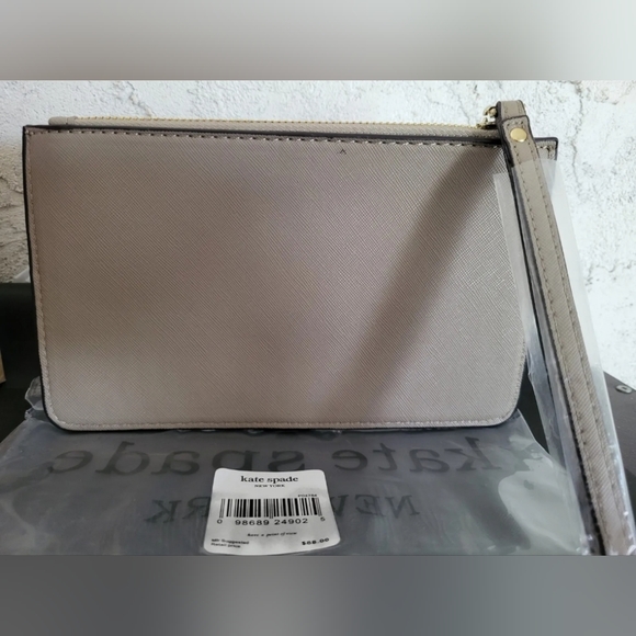 **SOLD** NWOT Kate Spade Wristlet - Picture 2 of 3